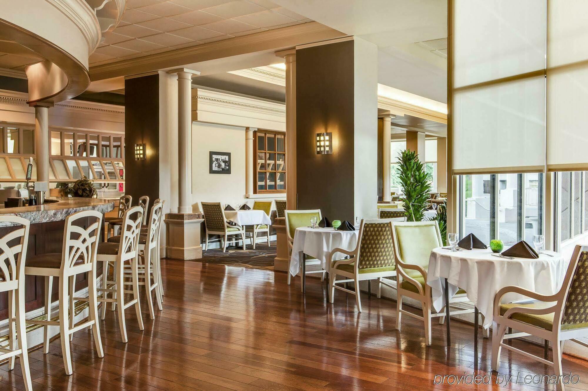 Hilton Kansas City Country Club Plaza Exterior photo